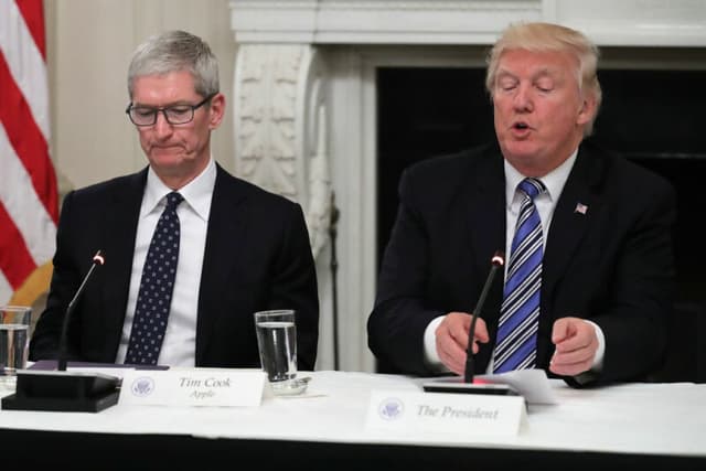 Trump minaccia Apple con una tariffa del 25% se non inizierà a produrre iPhone negli Stati Uniti