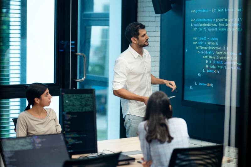 Leadership, IA e capitale umano: perché il futuro del lavoro si gioca sull’equilibrio tra tecnologia e identità