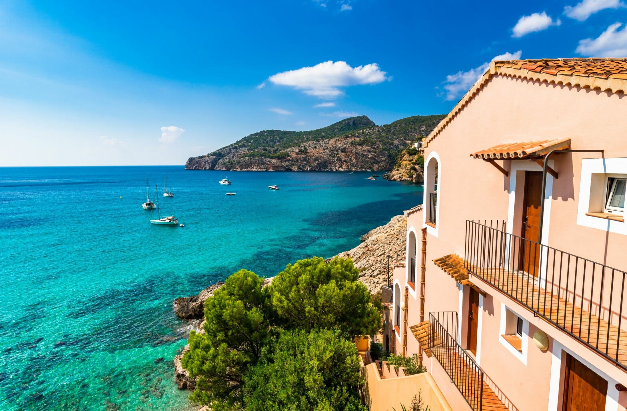 Life è la guida di Forbes dedicata al lifestyle. La redazione seleziona e racconta con fotografie spettacolari e storie le migliori tendenze del mondo del lusso, dal cibo al bere bene, fino ai viaggi.

Sul canale Life sarà possibile leggere le ultime notizie e alcuni approfondimenti sui migliori prodotti di alta gamma.