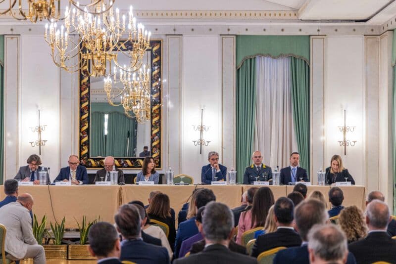 Fumo e illegalità, il mercato parallelo che brucia miliardi: lo studio di Logista